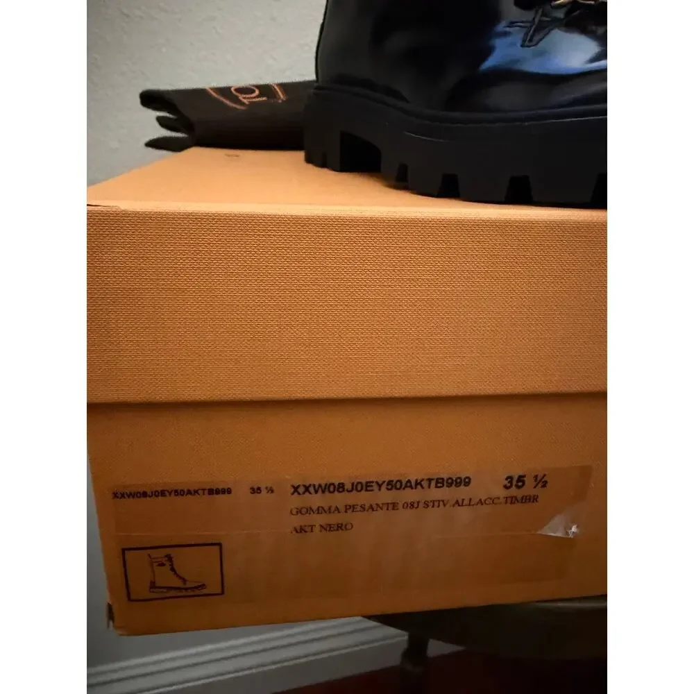 New in box Tods ankle combat boots sz 5.5 LEATHER block heel